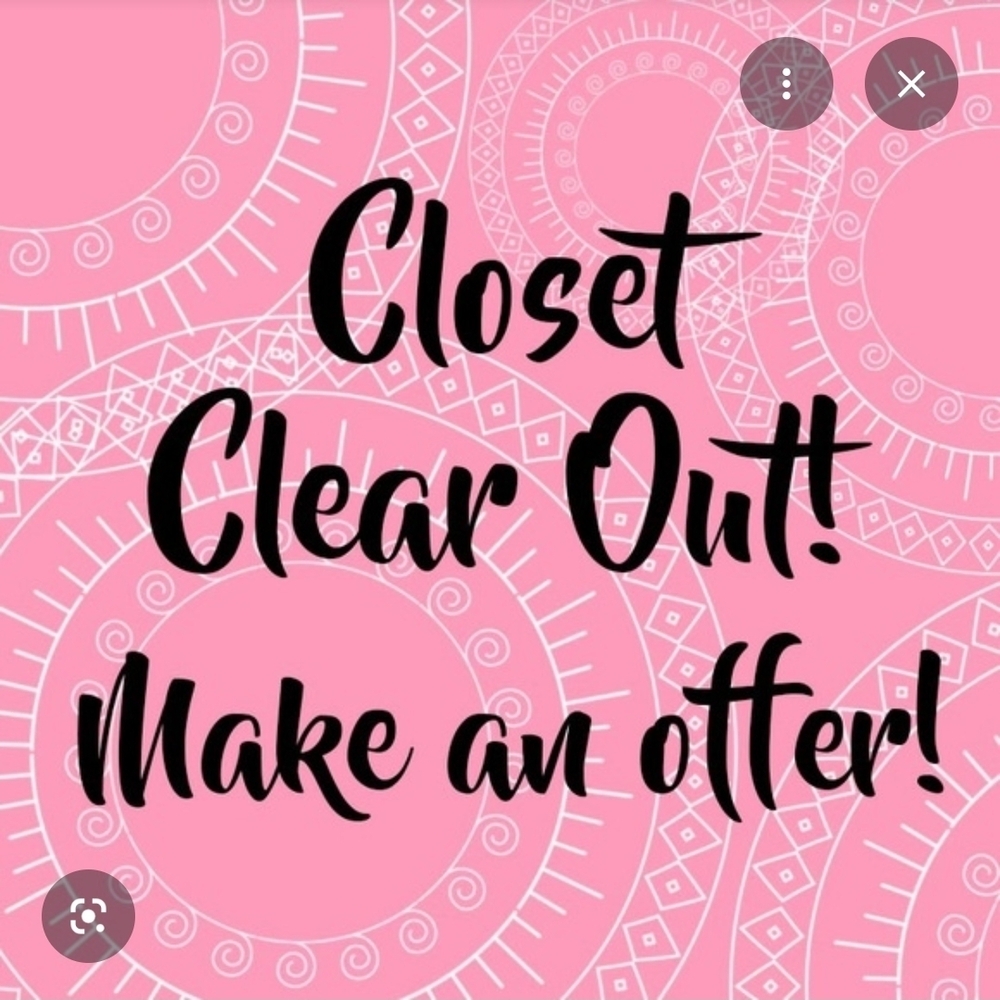 Closet Clear Out Graphic Sign - Pink